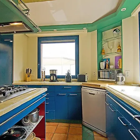 Holiday home Saint-aygulf Sleeps 6 Pool Air Con Wifi